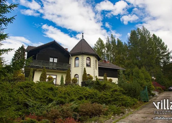 Villa Falsztyn 度假居 *